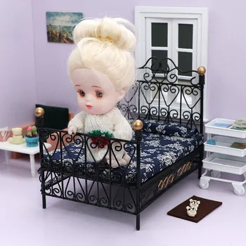 1: 12 Evcilik Minyatür Zarif Metal Çift Kişilik Yatak yatak odası mobilyası Model Oyuncak Simüle Mobilya Bebek seramik karo