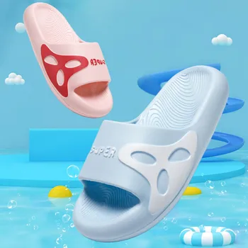 2023 Yeni Yaz Bebek Erkek ve Kız Yumuşak Taban Terlik Ev Kalın Taban Ayakkabı EVA Malzeme Karikatür Sevimli Kaymaz Banyo ayakkabı